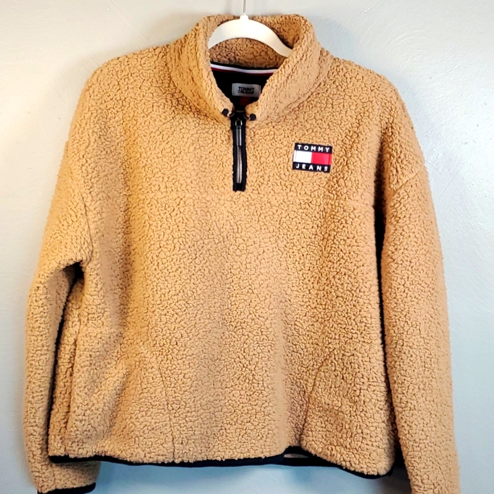 Tommy Hilfiger tan sherpa, qtr zip pullover. Size large
